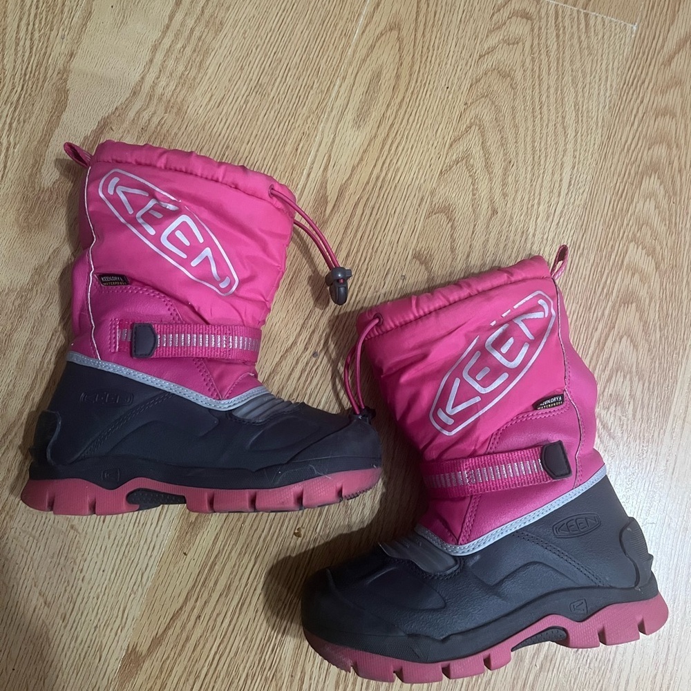Keen Fuchsia and Black Snow Boots